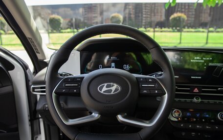 Hyundai Elantra, 2023 год, 2 390 000 рублей, 9 фотография