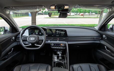 Hyundai Elantra, 2023 год, 2 390 000 рублей, 14 фотография