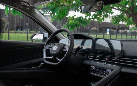 Hyundai Elantra, 2023 год, 2 390 000 рублей, 16 фотография