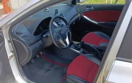 Hyundai Solaris II рестайлинг, 2011 год, 800 000 рублей, 2 фотография