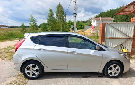 Hyundai Solaris II рестайлинг, 2011 год, 800 000 рублей, 3 фотография