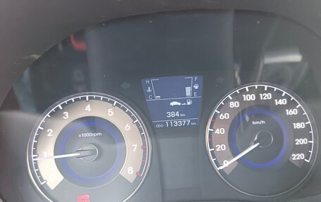 Hyundai Solaris II рестайлинг, 2011 год, 800 000 рублей, 10 фотография