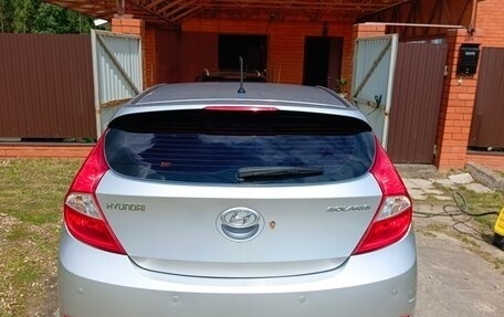 Hyundai Solaris II рестайлинг, 2011 год, 800 000 рублей, 4 фотография