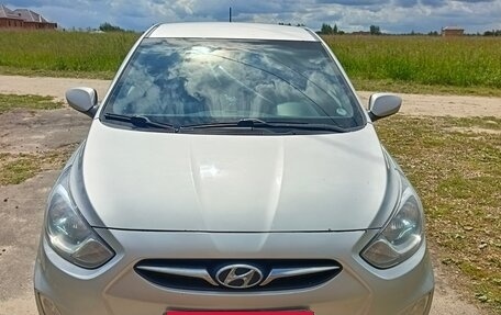 Hyundai Solaris II рестайлинг, 2011 год, 800 000 рублей, 6 фотография