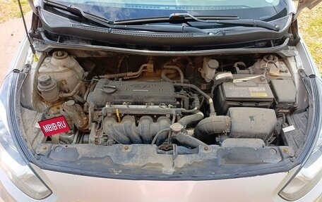 Hyundai Solaris II рестайлинг, 2011 год, 800 000 рублей, 5 фотография