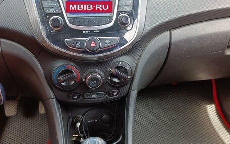 Hyundai Solaris II рестайлинг, 2011 год, 800 000 рублей, 9 фотография