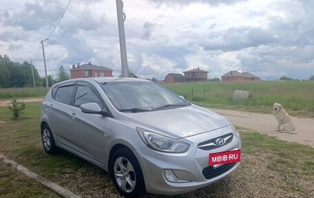Hyundai Solaris II рестайлинг, 2011 год, 800 000 рублей, 11 фотография
