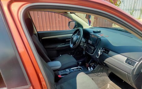 Mitsubishi Outlander III рестайлинг 3, 2012 год, 1 600 000 рублей, 10 фотография