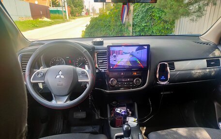 Mitsubishi Outlander III рестайлинг 3, 2012 год, 1 600 000 рублей, 8 фотография