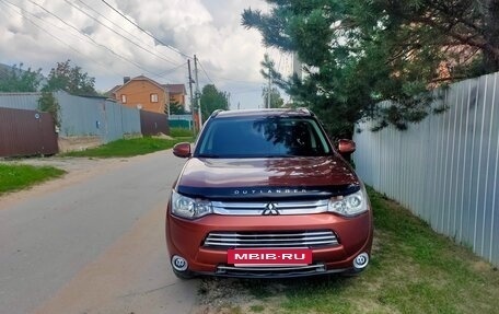 Mitsubishi Outlander III рестайлинг 3, 2012 год, 1 600 000 рублей, 12 фотография