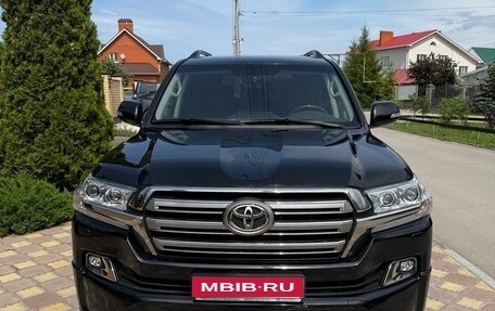 Toyota Land Cruiser 200, 2017 год, 5 900 000 рублей, 1 фотография