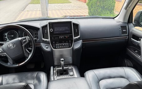Toyota Land Cruiser 200, 2017 год, 5 900 000 рублей, 7 фотография