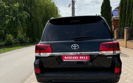 Toyota Land Cruiser 200, 2017 год, 5 900 000 рублей, 4 фотография
