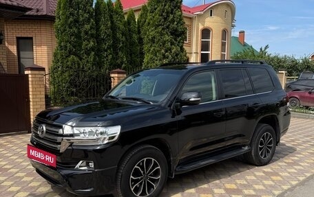 Toyota Land Cruiser 200, 2017 год, 5 900 000 рублей, 3 фотография