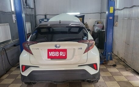Toyota C-HR I рестайлинг, 2019 год, 2 450 000 рублей, 38 фотография