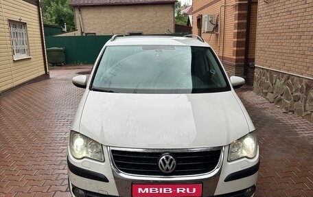 Volkswagen Touran III, 2009 год, 644 000 рублей, 1 фотография