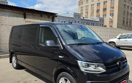 Volkswagen Multivan T6 рестайлинг, 2017 год, 2 850 000 рублей, 1 фотография