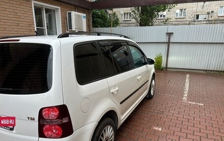 Volkswagen Touran III, 2009 год, 644 000 рублей, 3 фотография