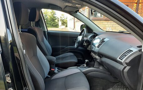 Mitsubishi Outlander III рестайлинг 3, 2010 год, 1 050 000 рублей, 10 фотография