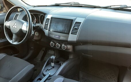 Mitsubishi Outlander III рестайлинг 3, 2010 год, 1 050 000 рублей, 13 фотография