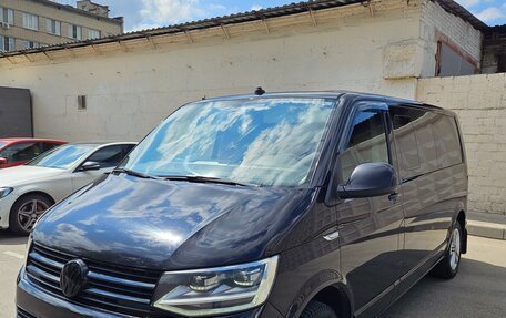 Volkswagen Multivan T6 рестайлинг, 2017 год, 2 850 000 рублей, 5 фотография