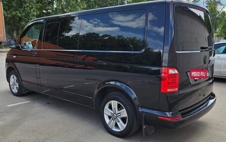 Volkswagen Multivan T6 рестайлинг, 2017 год, 2 850 000 рублей, 3 фотография