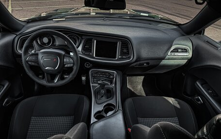 Dodge Challenger III рестайлинг 2, 2021 год, 7 000 000 рублей, 16 фотография