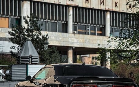 Dodge Challenger III рестайлинг 2, 2021 год, 7 000 000 рублей, 18 фотография
