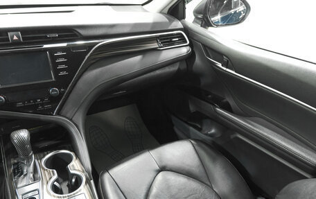 Toyota Camry, 2018 год, 2 899 000 рублей, 11 фотография