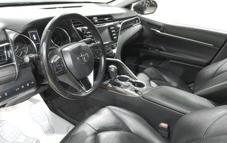 Toyota Camry, 2018 год, 2 899 000 рублей, 8 фотография
