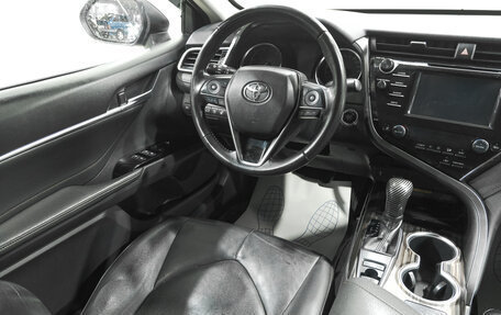 Toyota Camry, 2018 год, 2 899 000 рублей, 10 фотография