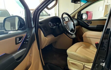 Hyundai H-1 II рестайлинг, 2020 год, 2 998 000 рублей, 4 фотография
