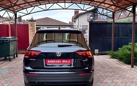 Volkswagen Tiguan II, 2017 год, 1 750 000 рублей, 2 фотография