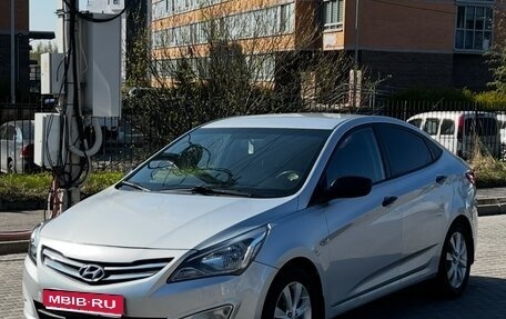Hyundai Solaris II рестайлинг, 2015 год, 615 000 рублей, 1 фотография