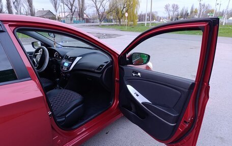 Hyundai Solaris II рестайлинг, 2011 год, 880 000 рублей, 5 фотография