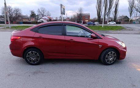 Hyundai Solaris II рестайлинг, 2011 год, 880 000 рублей, 4 фотография