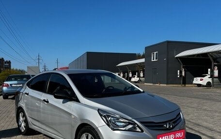 Hyundai Solaris II рестайлинг, 2015 год, 615 000 рублей, 2 фотография