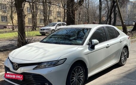 Toyota Camry, 2021 год, 3 430 000 рублей, 2 фотография