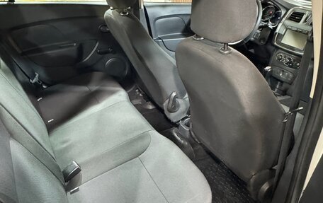 Renault Logan II, 2019 год, 940 000 рублей, 10 фотография
