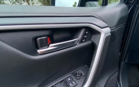 Toyota RAV4, 2020 год, 3 800 000 рублей, 11 фотография