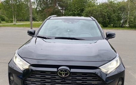 Toyota RAV4, 2020 год, 3 800 000 рублей, 2 фотография