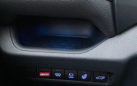 Toyota RAV4, 2020 год, 3 800 000 рублей, 9 фотография