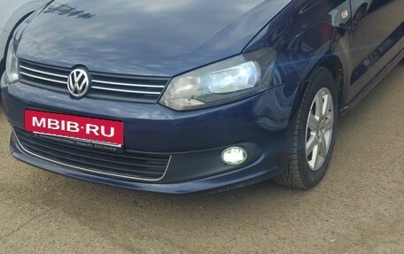 Volkswagen Polo VI (EU Market), 2011 год, 680 000 рублей, 2 фотография