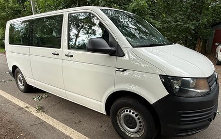 Volkswagen Caravelle T6 рестайлинг, 2016 год, 1 800 000 рублей, 2 фотография