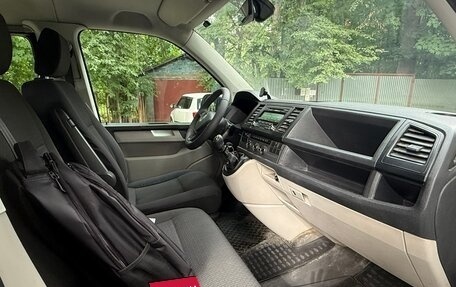 Volkswagen Caravelle T6 рестайлинг, 2016 год, 1 800 000 рублей, 5 фотография