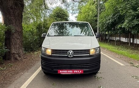 Volkswagen Caravelle T6 рестайлинг, 2016 год, 1 800 000 рублей, 8 фотография