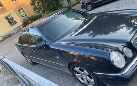 Mercedes-Benz E-Класс, 1998 год, 450 000 рублей, 2 фотография