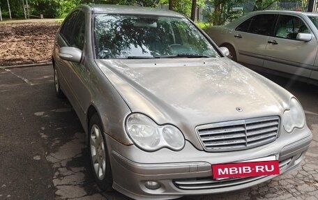 Mercedes-Benz C-Класс, 2006 год, 600 000 рублей, 3 фотография