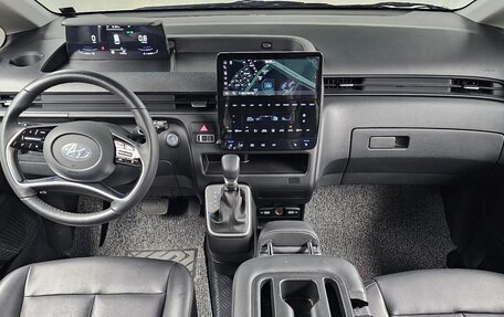 Hyundai Staria, 2022 год, 3 882 000 рублей, 5 фотография