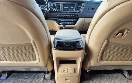 KIA Carnival III, 2019 год, 3 400 000 рублей, 10 фотография